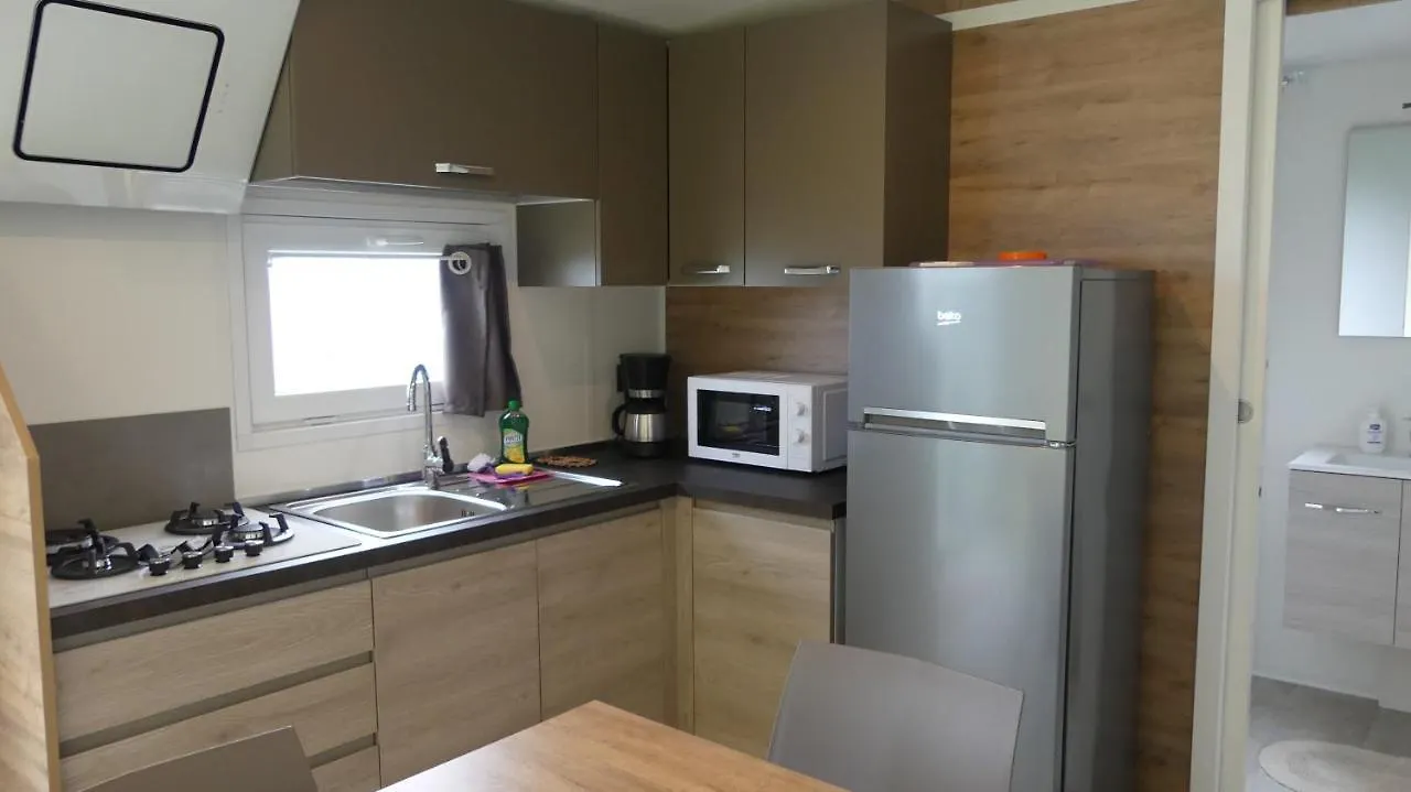 Agricampeggio Relax Maxicaravan Castelletto Di Brenzone Camping