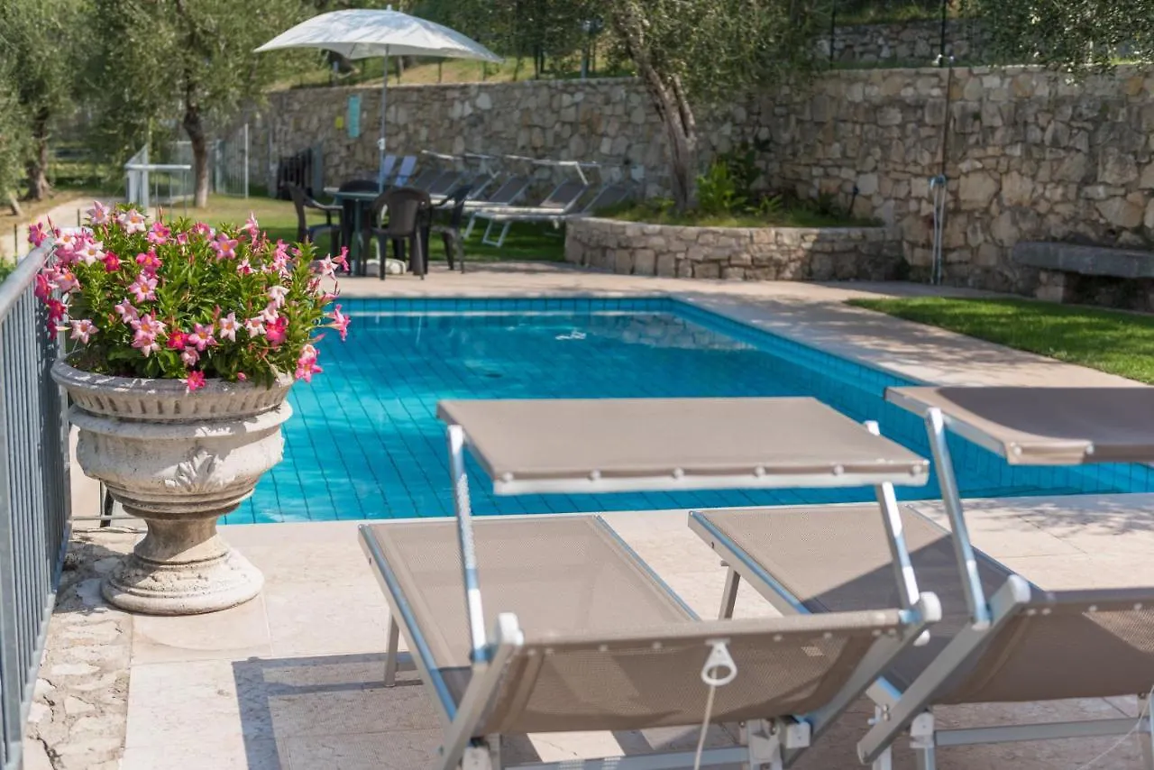 Agricampeggio Relax Maxicaravan Castelletto Di Brenzone Italië