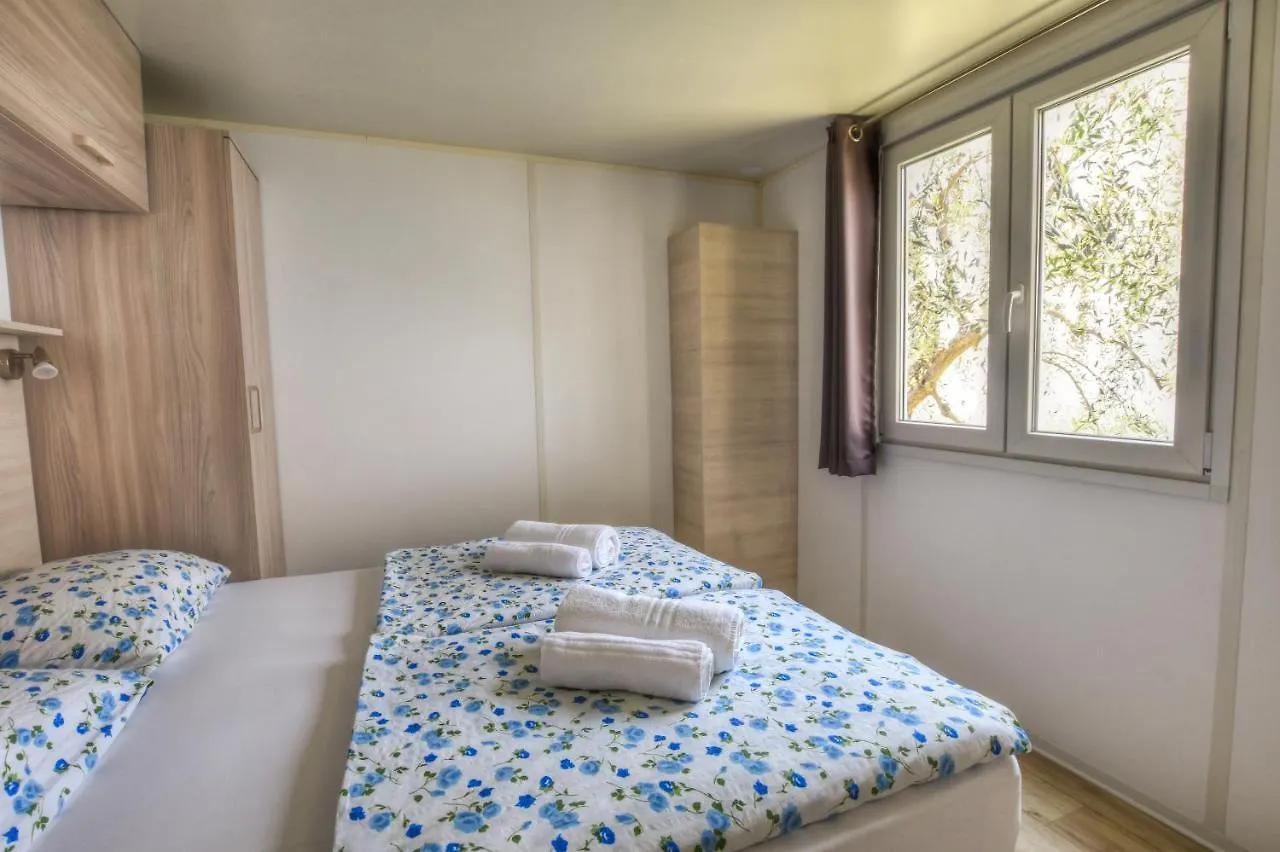Camping Agricampeggio Relax Maxicaravan Castelletto Di Brenzone